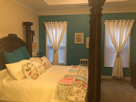 4th image of 703 Wisteria Ln