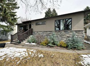3040 W 26th St SW, Calgary, AB T3E2B5