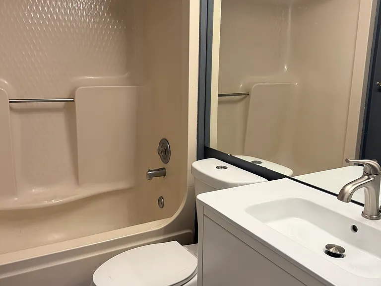 1054 S Kingshighway Blvd #M — Photo 15