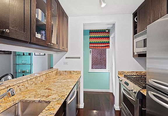 5th image of 275 Greenwich St #2MS