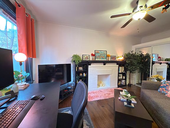 2nd image of 919 W Cornelia Ave APT 3B