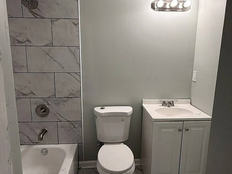 755 Pendleton St — Photo 8
