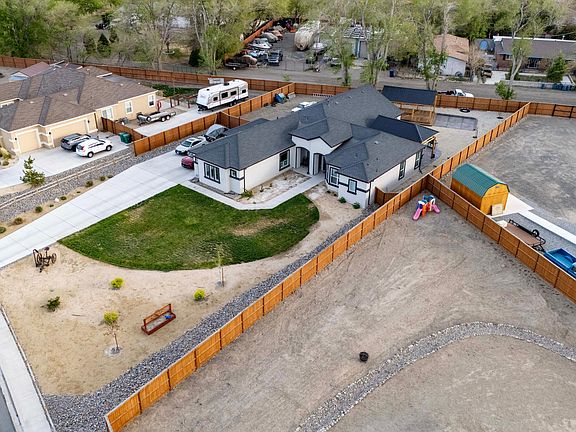 4th image of 690 Rose Ln