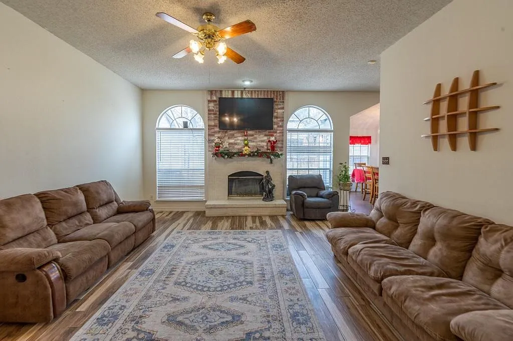 3 bed, 1575 sqft, $2,400 — Photo 3