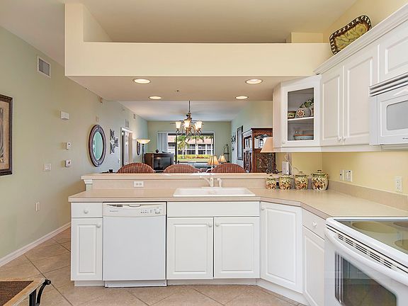 5th image of 2381 Hidden Lake Ct APT 07