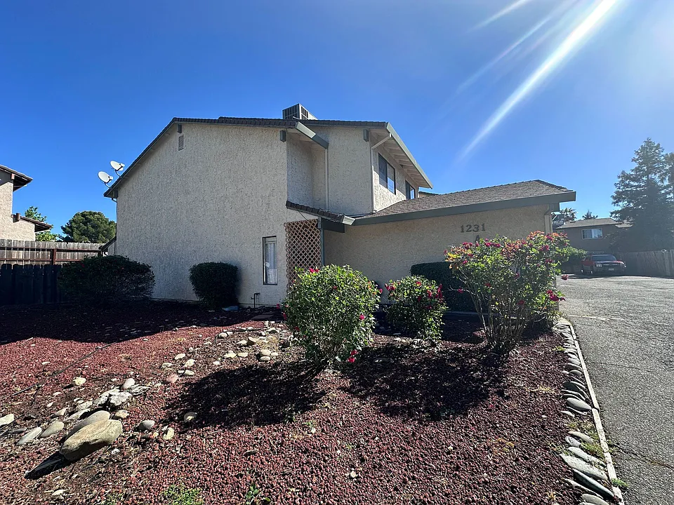 1231 Brandon Ct