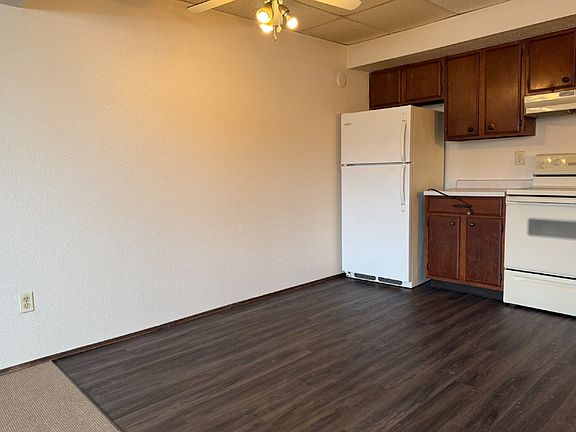 5th image of 911 Western Rd APT 4