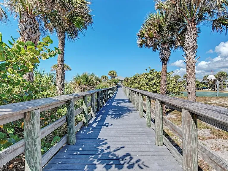 12165 Gulfstream Blvd — Photo 33