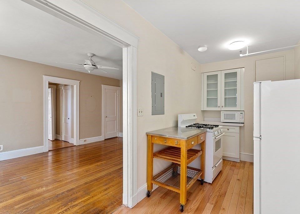 2nd image of 1607 Commonwealth Ave APT 12A