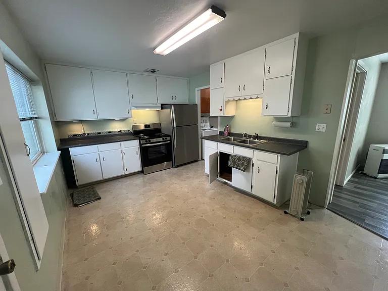 512 Mill St — Photo 2