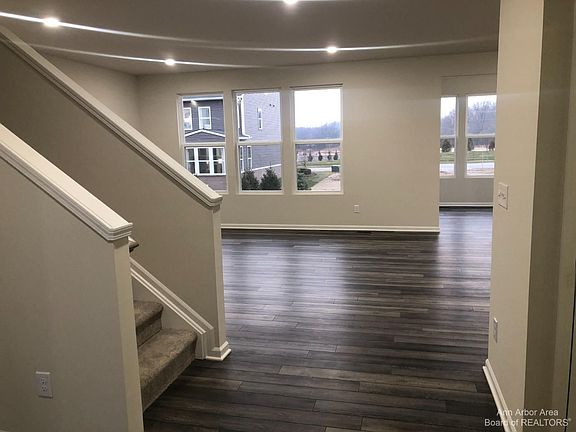 2nd image of 751 Harwood Cir