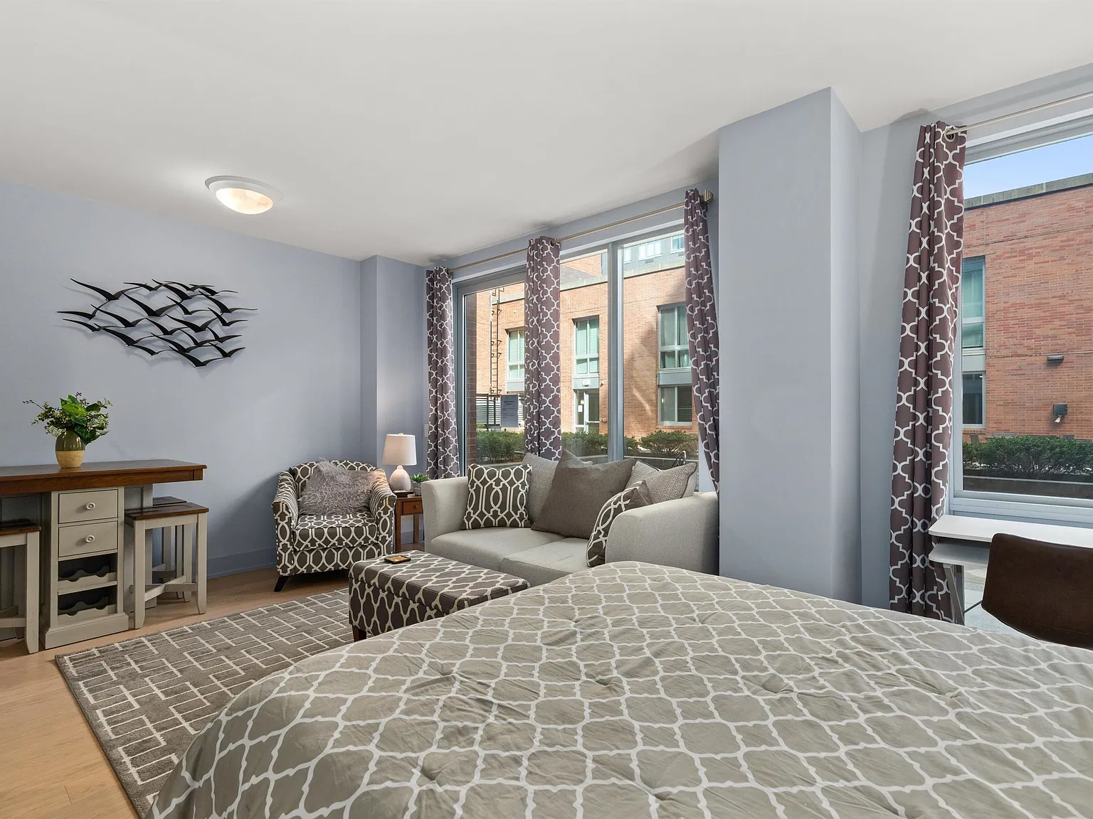Studio, 1.0 bath, 600 sqft, $3,200 — Photo 2