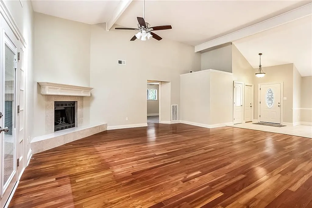 3 bed, 1895 sqft, $2,350 — Photo 4