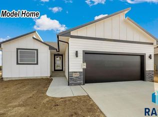 1916 N Concord Dr, Sioux Falls, SD 57110