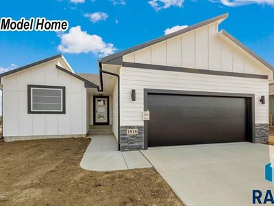 1916 N Concord Dr, Sioux Falls, SD, 57110