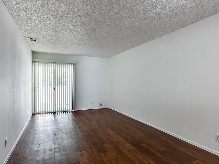 Timberland Apartments — Photo 10