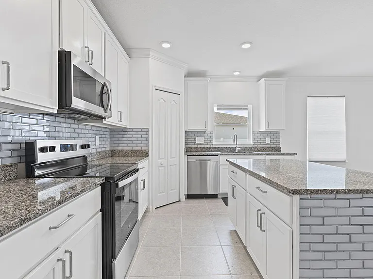 681 SW Millard Dr — Photo 9