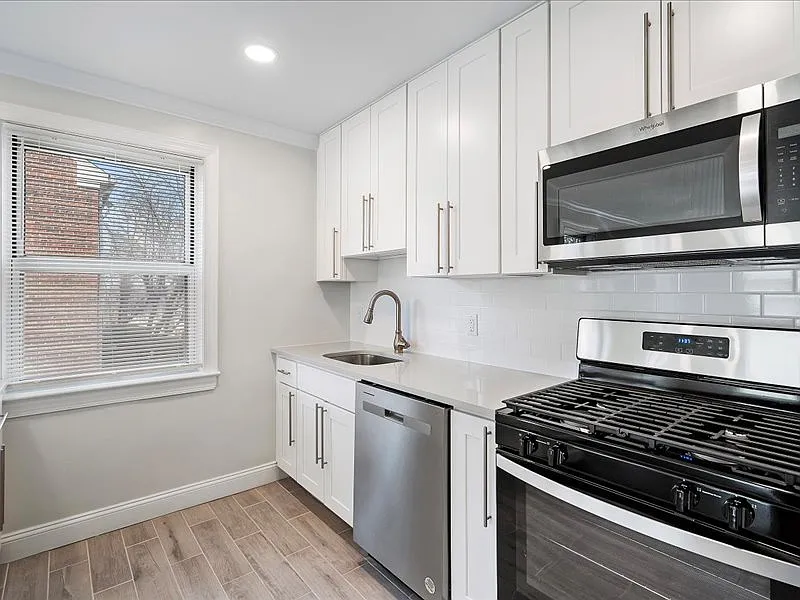 Larch Gardens Apartments — Photo 2