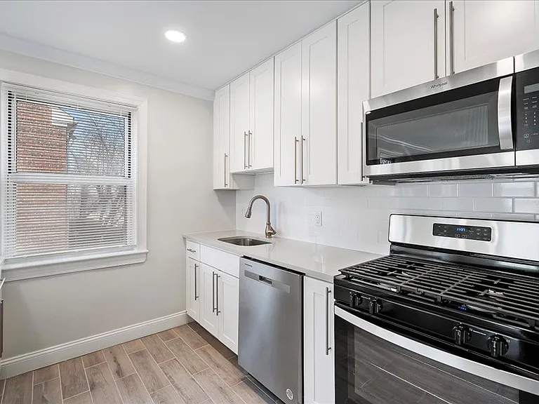 744 Elm Ave — Photo 3