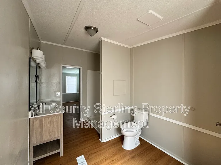579 SE Baker Ave — Photo 9