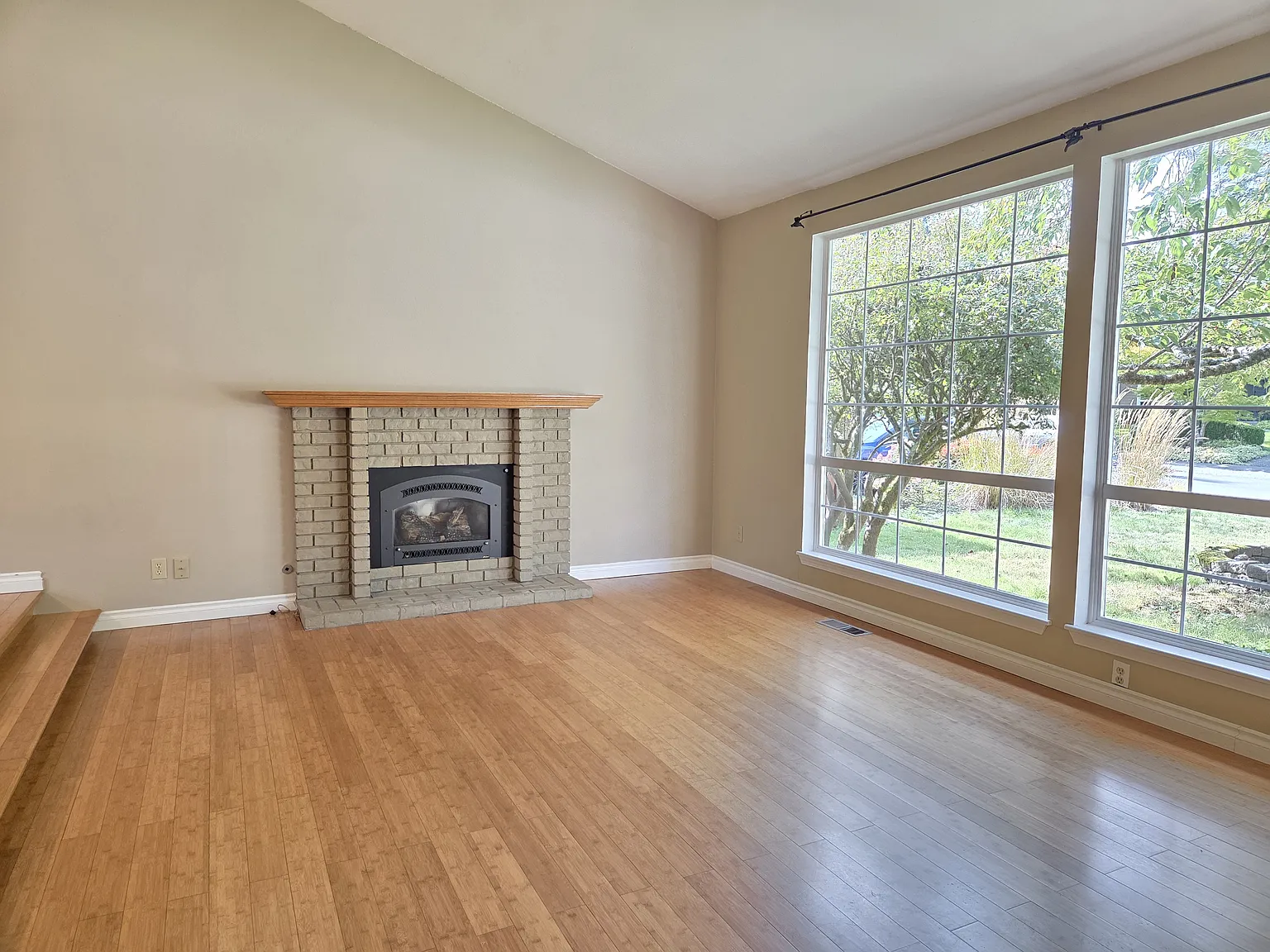 4 bed, 2.5 bath, 2380 sqft, $3,900 — Photo 3