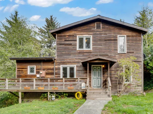 2557 Skyline Dr, Eureka, CA 95503
