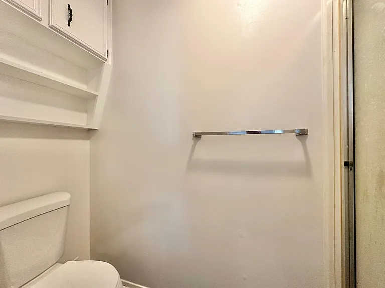 1501 Farhills Dr — Photo 36
