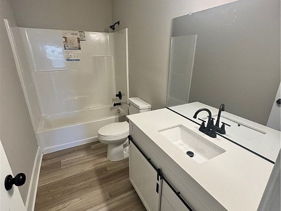 5th image of 308 New St
