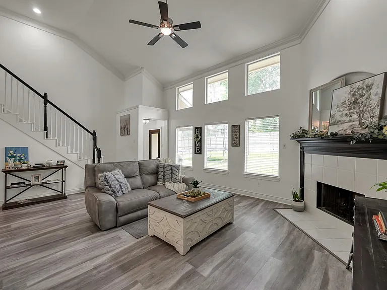 3215 Canterbury Ln — Photo 18