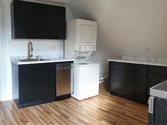 Freshly renovated kitchen with sleek finishes, dishwasher, and plenty of storage _ a perfect blend of style and convenience.