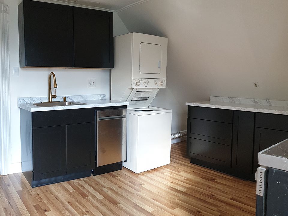 Freshly renovated kitchen with sleek finishes, dishwasher, and plenty of storage _ a perfect blend of style and convenience.