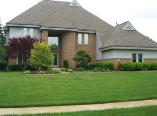 48216 Andover Dr, Novi, MI