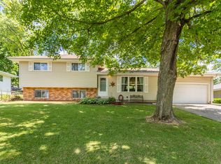 3910 N Millbrook Rd, Peoria, IL 61615