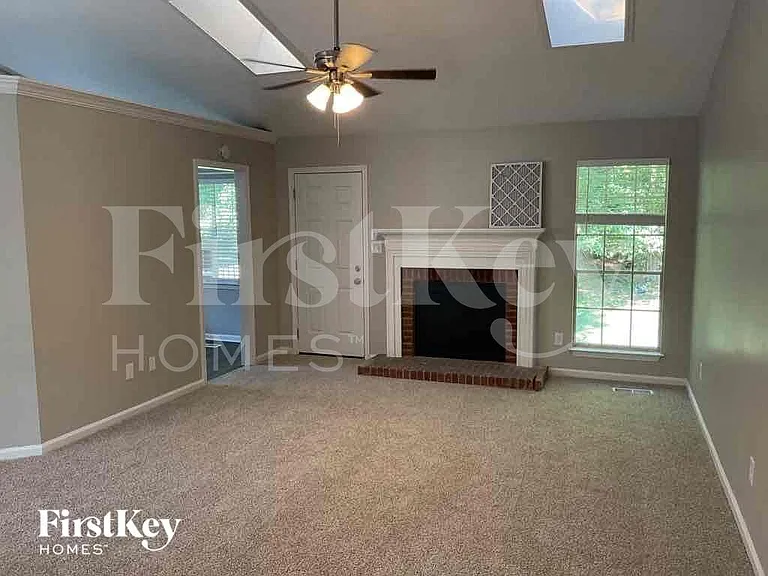 2625 Denise Dr — Photo 2