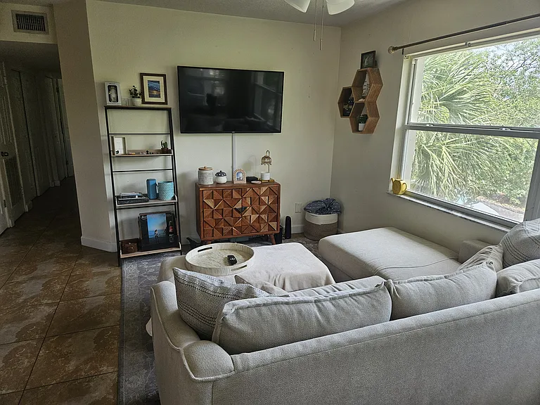 220 6th Ave N #6 — Photo 6