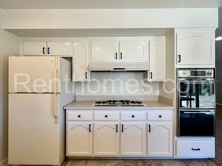 1426 Kingston Dr — Photo 6