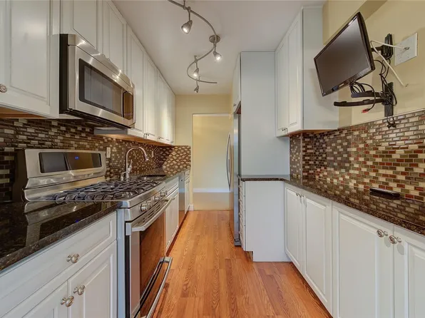 34 Pearsall Avenue #2D, Glen Cove, NY 11542