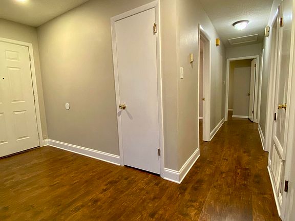 3rd image of 2112 Crestwood Dr