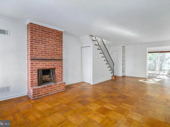 2304 Waverly St, Philadelphia, PA 19146