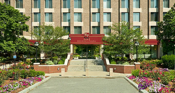 Regency Plaza — Photo 31
