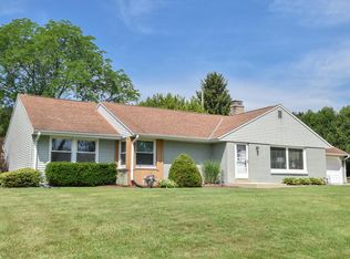211 E Alta Loma CIRCLE, Thiensville, WI 53092