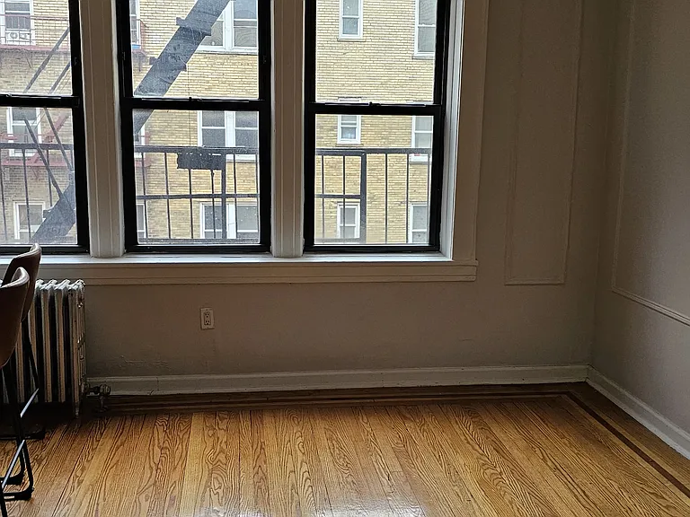 610 Salem Ave — Photo 6