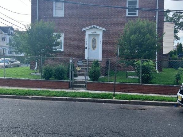 1566 Clinton Pl
