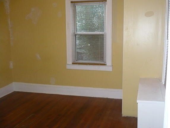3rd image of 109 Brown Ave