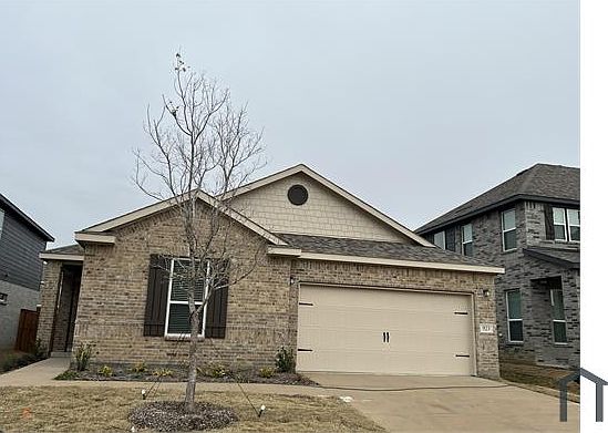 1st image of 929 West Dr