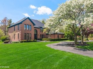 765 Stonehedge Rd, St Charles, IL 60174