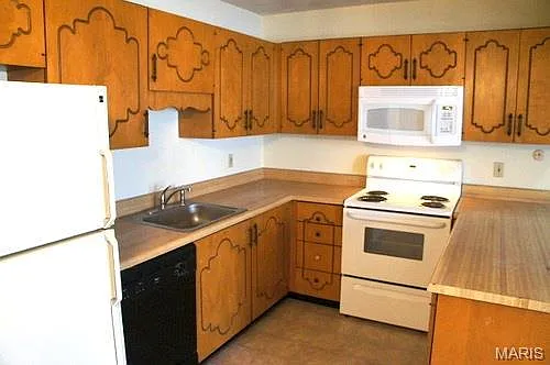 826 White Oak Dr #3 — Photo 4