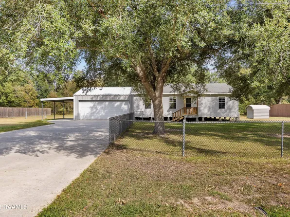 1042 Mims Ln, Breaux Bridge, LA 70517