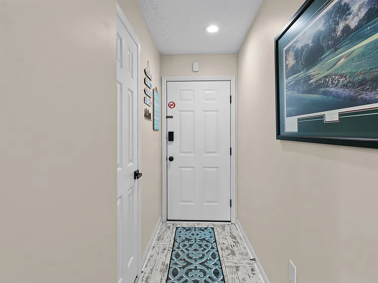 557 White River Dr #12H — Photo 7