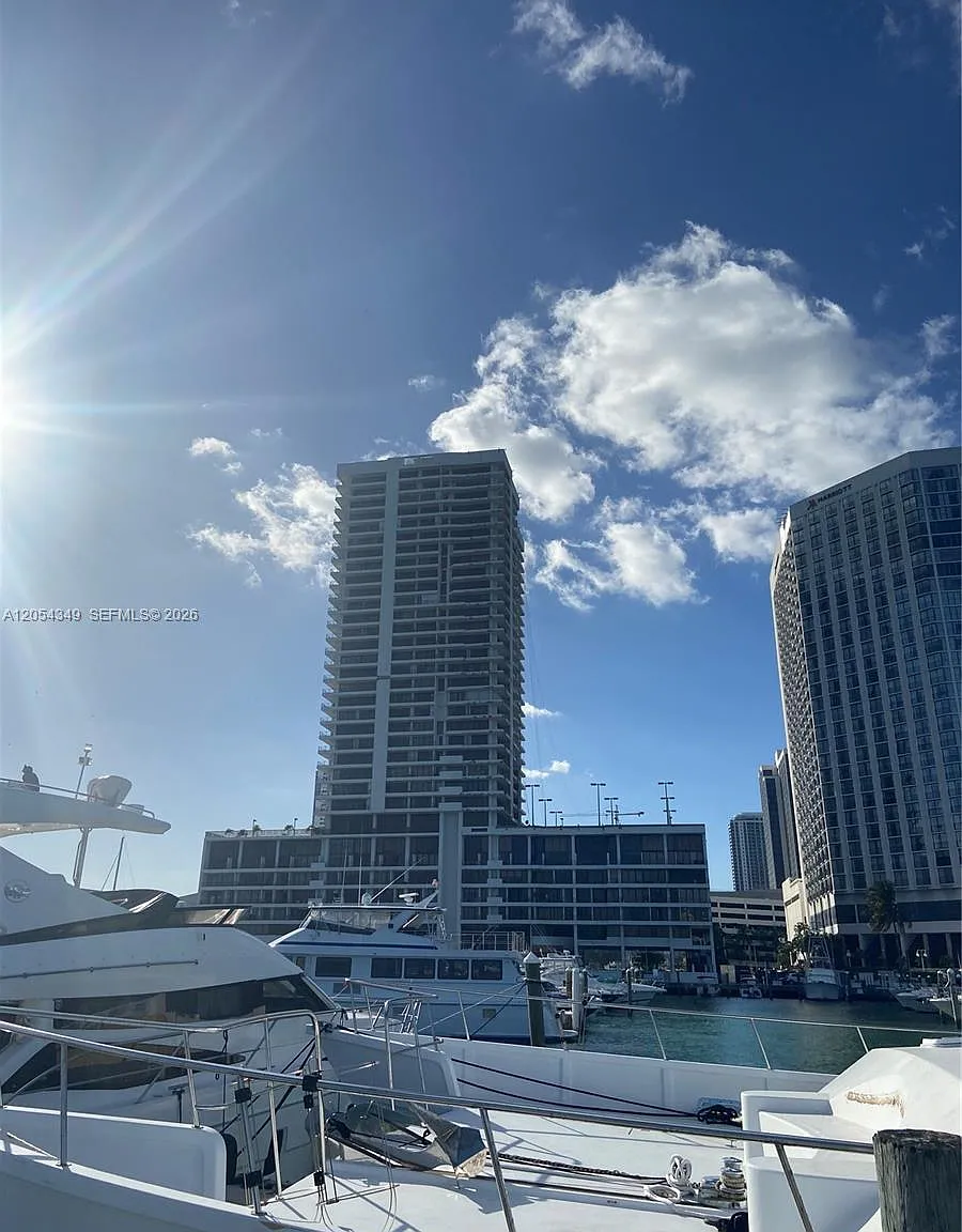 Venetia Condo — Photo 1
